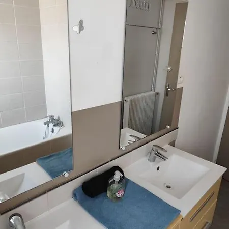 3 5 Min Centre Apartment